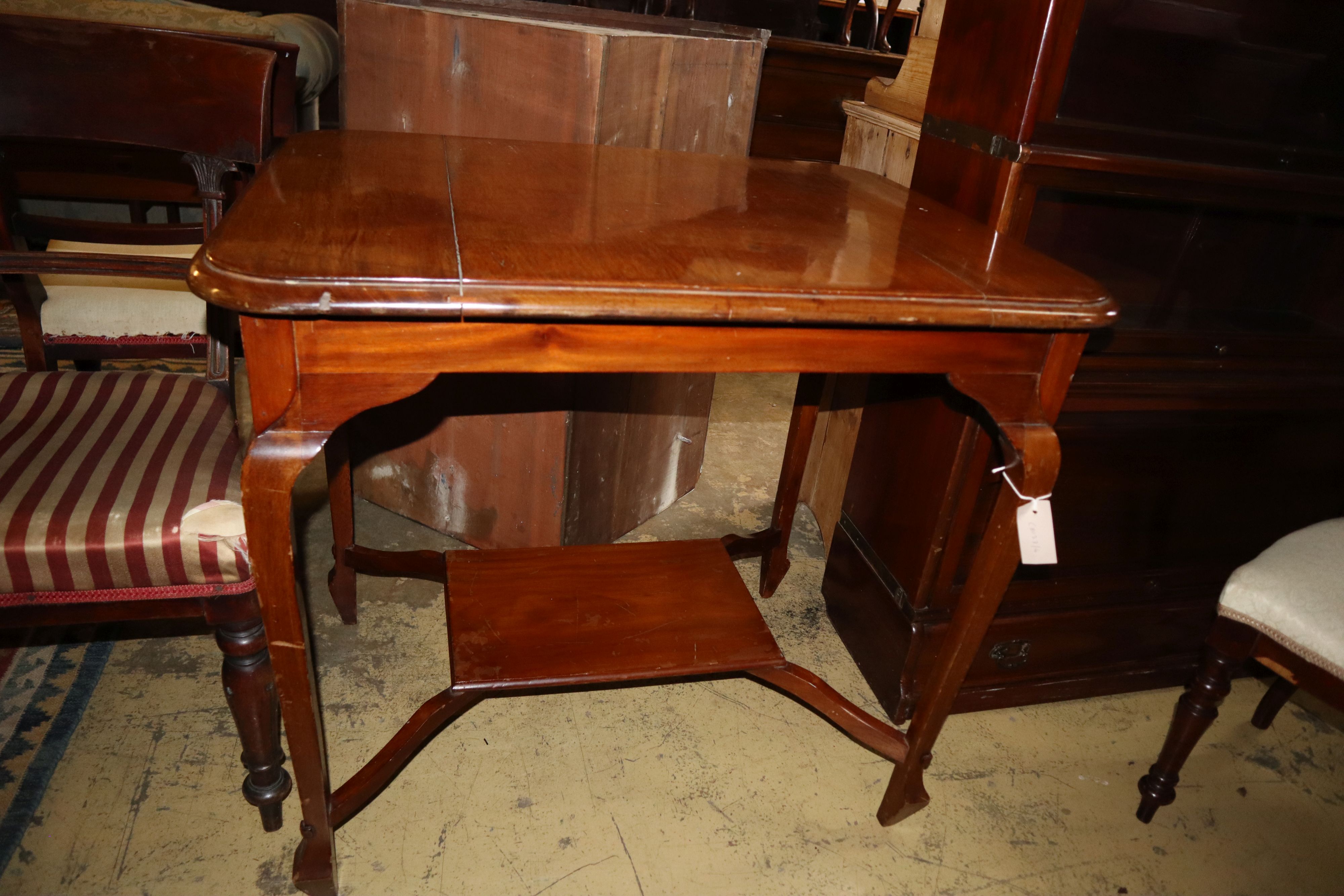 An early 20th century mahogany centre table, width 82cm, depth 66cm, height 75cm